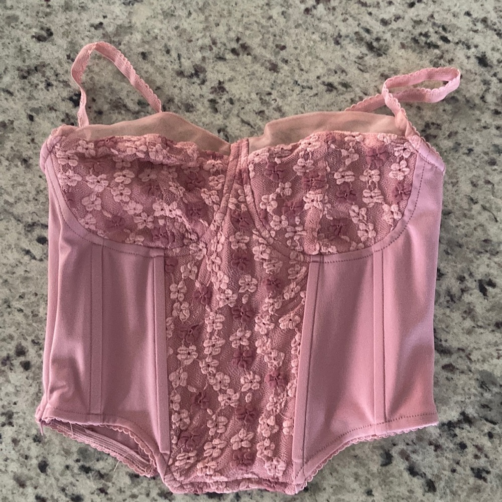 Brand new. It didn’t fit me. Best for A cup. Cami crop top.